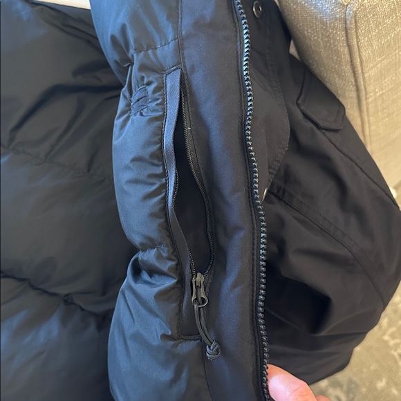 The North Face Men's Hooded McMurdo Bomber Puffer with Removable Fur - Picture 16 of 16